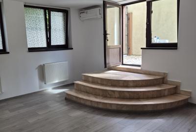 Apartament cu 3 camere decomandat în Obor