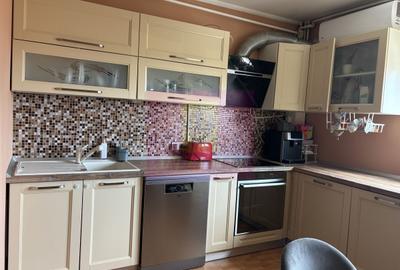 Apartament cu 4 camere decomandat în Vitan
