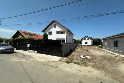 Casă individuală cu 7 camere în Poarta Albă