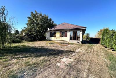 Casă cu 4 camere în Siretu (Săucești)