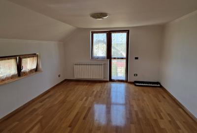 De Vanzare Casa Dumbraveni - 13