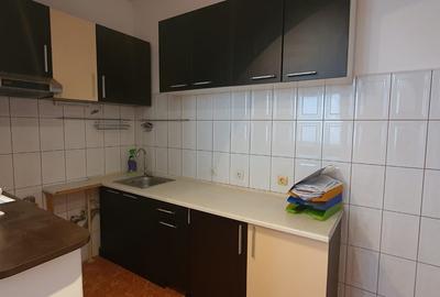 Inchiriez apartament de 2 camere, la casa situat in Piata Cluj ,la parter,60mp - 6