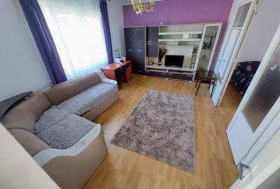 Apartament cu 3 camere decomandat în Zorilor