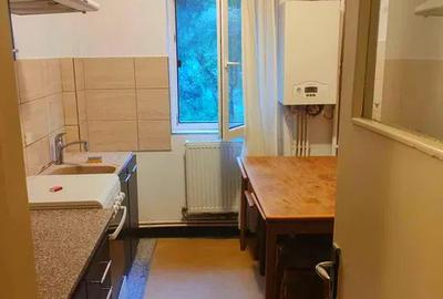 Apartament cu 2 camere semidecomandat în Podu Roș
