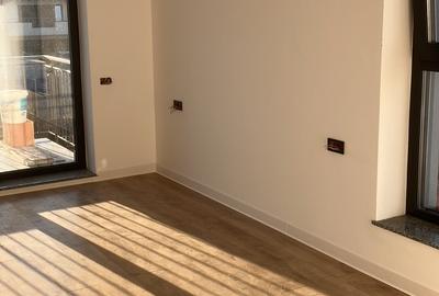 Apartament cu 2 camere decomandat în Tractorul