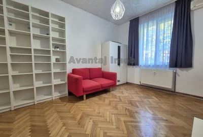 Apartament cu 3 camere decomandat, mobilat în Vatra Luminoasă