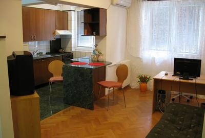 Apartament cu 2 camere semidecomandat în Bucur Obor