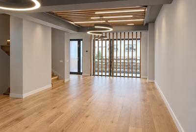 Duplex cu 9 camere în Capitale