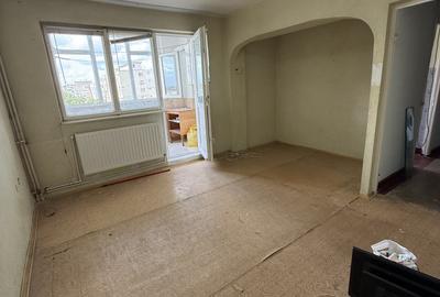 Apartament cu 2 camere decomandat în Micro 20