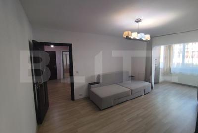 Apartament cu 3 camere semidecomandat, mobilat în Tractorul