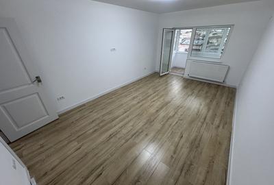 Apartament cu 2 camere decomandat în Trocadero
