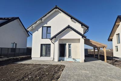Casă individuală cu 5 camere în Șura Mică