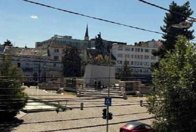 Apartament cu 3 camere decomandat, mobilat în Central