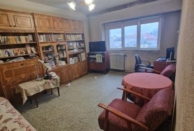 Apartament cu 3 camere decomandat în Bd. Independenței
