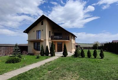 Casă individuală cu 4 camere în Mitocu Dragomirnei