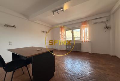 Apartament cu 4 camere decomandat în P-ța Romană