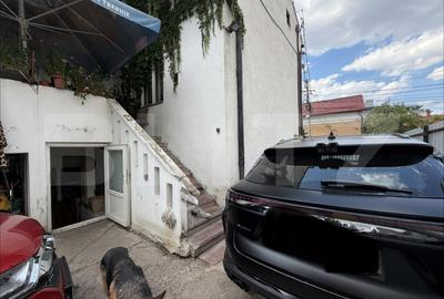 Casă individuală cu 5 camere în Semicentral