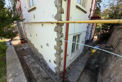Vilă istorică de vânzare  Castel Aura Buzescu Bușteni  str. Victoriei nr. 11 - 11
