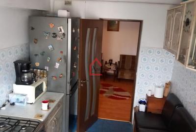 Apartament cu 3 camere, Decomandat, Zona Pacurari - 11