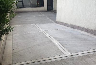 Propr., inchiriez spatiu 142 mp zona Lujerului, demisol, acces usor, toate util. - 2