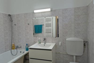 Apartament central, 2 camere, centrala gaz. 390 E/lună. Comision 0 - 11