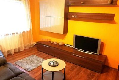 Apartament cu 3 camere semidecomandat, mobilat în Podu Roș