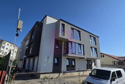 Apartament cu 4 camere decomandat în Central