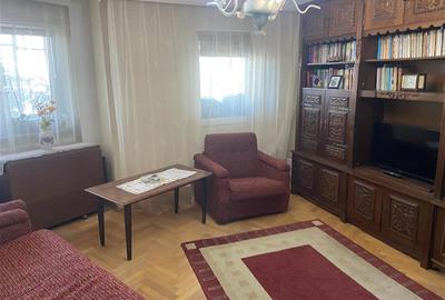 Apartament cu 3 camere decomandat, mobilat în Central