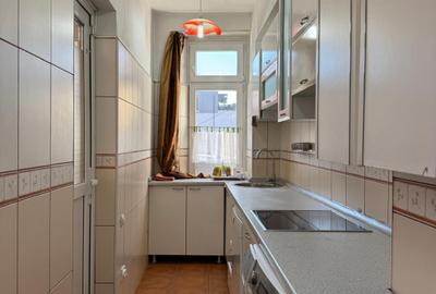 Apartament la casa, cu 3 camere, semidecomandat, zona centrala, str. Sitei - 13