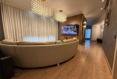 Penthouse cu 4 camere semidecomandat, mobilat în Vitan Mall