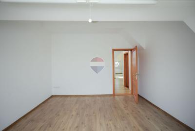 Apartament la mansardă – peste 140 mp utili | 3 dormitoare | Nufărul - 19