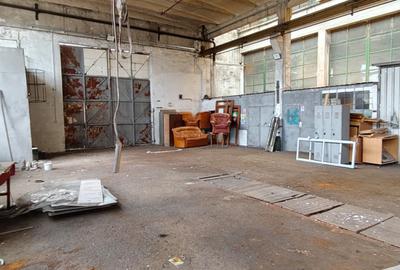 Hala industriala cu curte betonata si acces usor la ocolitoare - 6