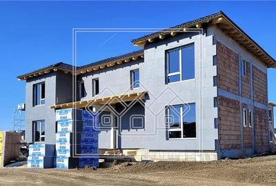 Duplex cu 5 camere în Șura Mică