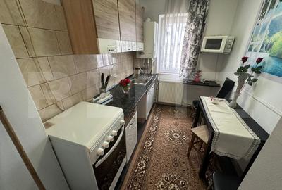Apartament cu 2 camere semidecomandat, mobilat în Micro 15