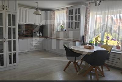 Apartament cu 3 camere semidecomandat, mobilat în Europa