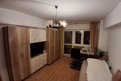 Apartament cu 2 camere semidecomandat în Basarabia