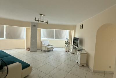 Apartament cu 3 camere – proaspăt renovat, spațios și excelent poziționat.Piata - 3