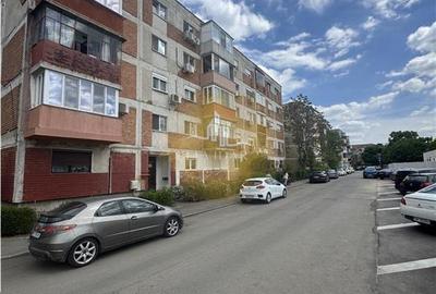 Apartament cu 3 camere decomandat în Bucovina