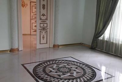 Piata Universitatii-Batistei: curte proprie 25mp - 1