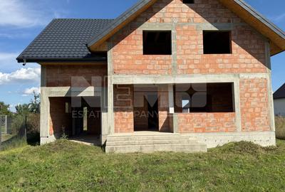Casă individuală cu 5 camere în Central