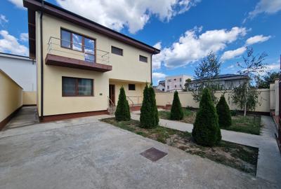 Casă individuală cu 5 camere în Central