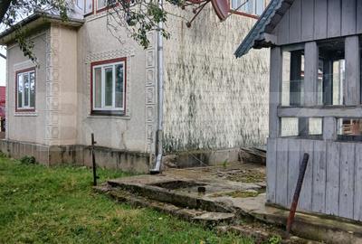 Casă cu 8 camere în Plutonița