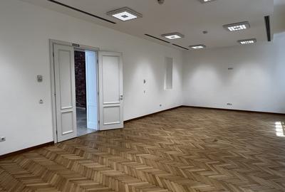 Birou, de 380.00 mp, în Central
