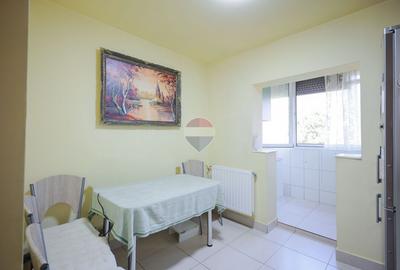 De vânzare apartament cu 3 camere , pe Strada Sovata - Oradea - 17