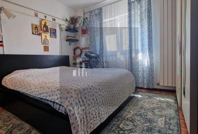 Apartament cu 4 camere semidecomandat în P-ța Reșița