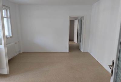 Apartament cu 3 camere semidecomandat în Lujerului