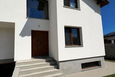 Casă individuală cu 6 camere în Periferie