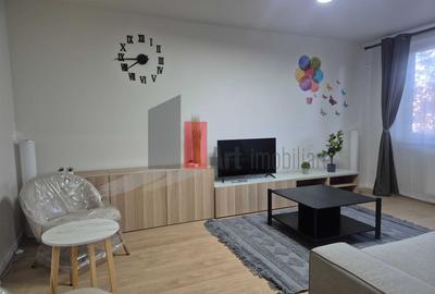 Inchiriez apartament 4 camere, complet renovat, - 1