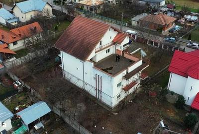 Casă individuală cu 5 camere în Central