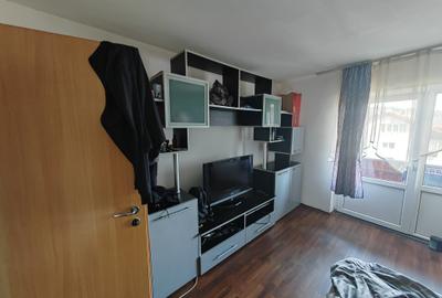 Garsonieră decomandată în Răcădău